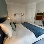 Chambre Au Jardin Du Luxembourg